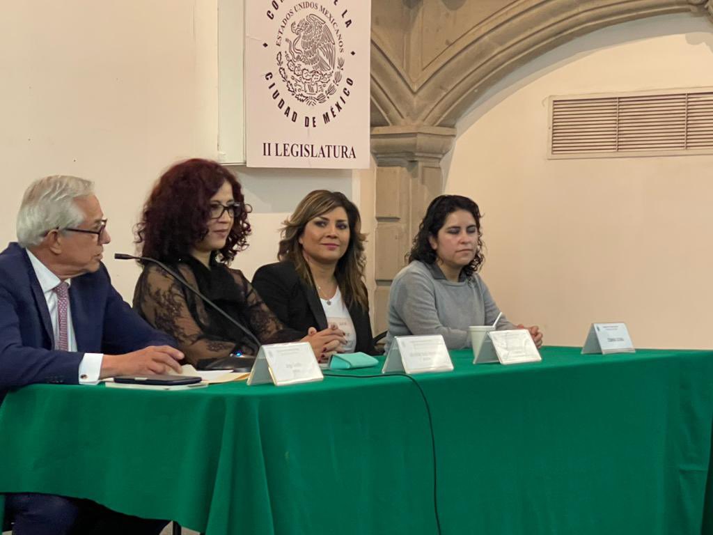 Jorge Gaviño Ambriz acompañó a Leticia del Rocío Hernández, en la presentación del libro “Buscando a  Carmen”