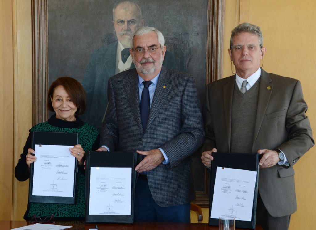 Se estableció en memoria del destacado profesor e investigador Luis Arnal Simón.