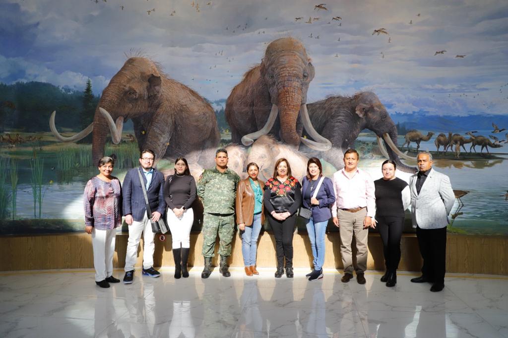 También visitó los museos de la Aviación Militar y Mamut.