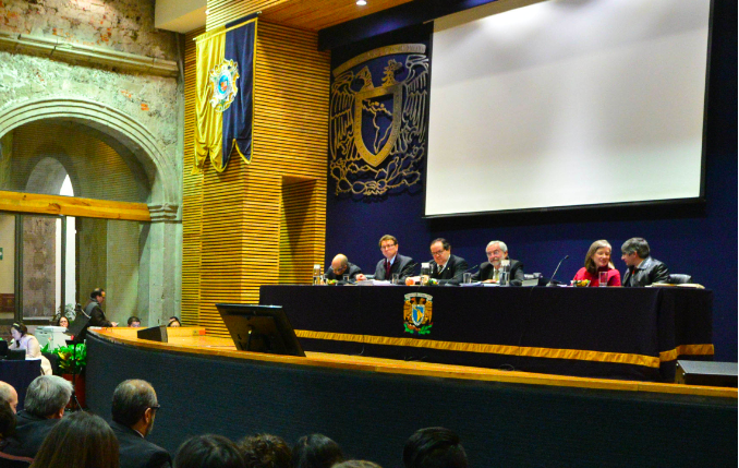 La presidenta del Comité Universitario de Ética de esta Universidad, Elisa Speckman Guerra, envió esta tarde una comunicación a la exalumna Yasmín Esquivel Mossa.