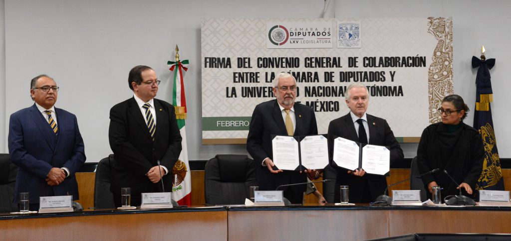 En el pleno, el presidente de la Mesa Directiva, Santiago Creel Miranda, destacó que la Universidad Nacional está entre las mejores instituciones de educación superior del mundo.