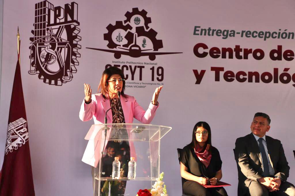 Cumple la alcaldesa Mariela Gutiérrez su compromiso con la educación con el CECyT 19.