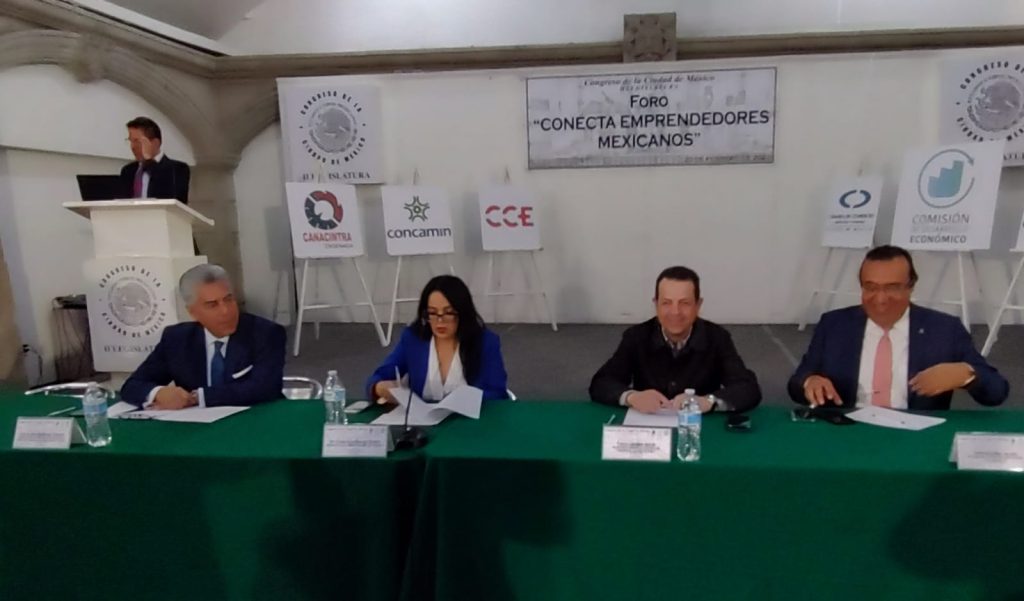Armando Zúñiga de COPARMEX Ciudad de México reconoció el foro como una gran de la diputada Silvia Sánchez Barrios.