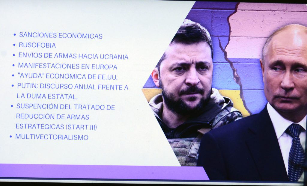 na Teresa Gutiérrez del Cid, profesora del plantel Xochimilco de la Universidad Autónoma Metropolitana, el planteamiento de que este conflicto es por intereses comerciales y geopolíticos se confirmó después de un año.