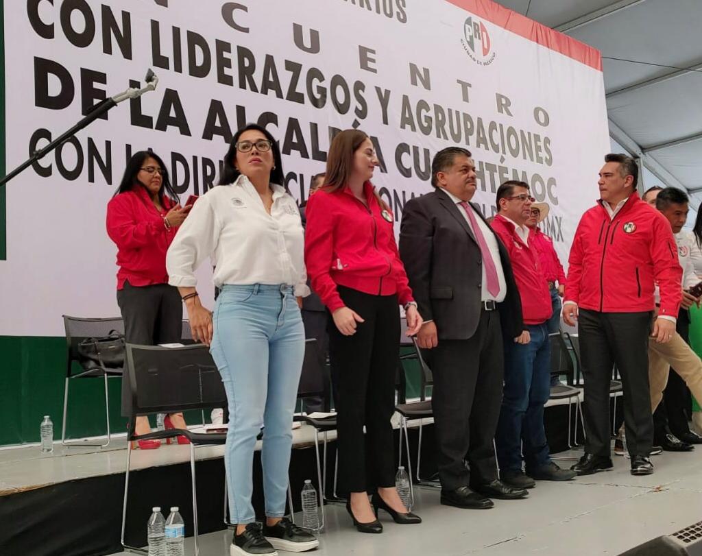 Alejandra Barrios Richard y su hija Diana Sánchez Barrios, sin estar presentes recibieron el reconocimiento .