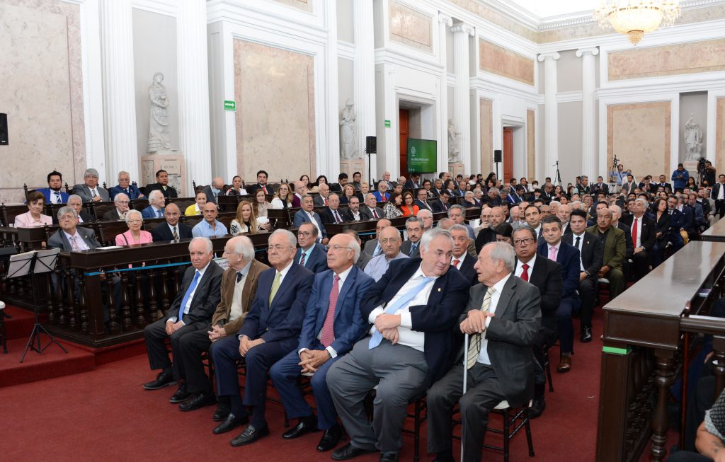 En el Salón de Actos del Palacio de Minería, Jorge Jiménez Alcaraz, presidente de la AIAM, aseveró que esta distinción es el más alto honor que se puede otorgar a un ingeniero y a un arquitecto en nuestro país. 