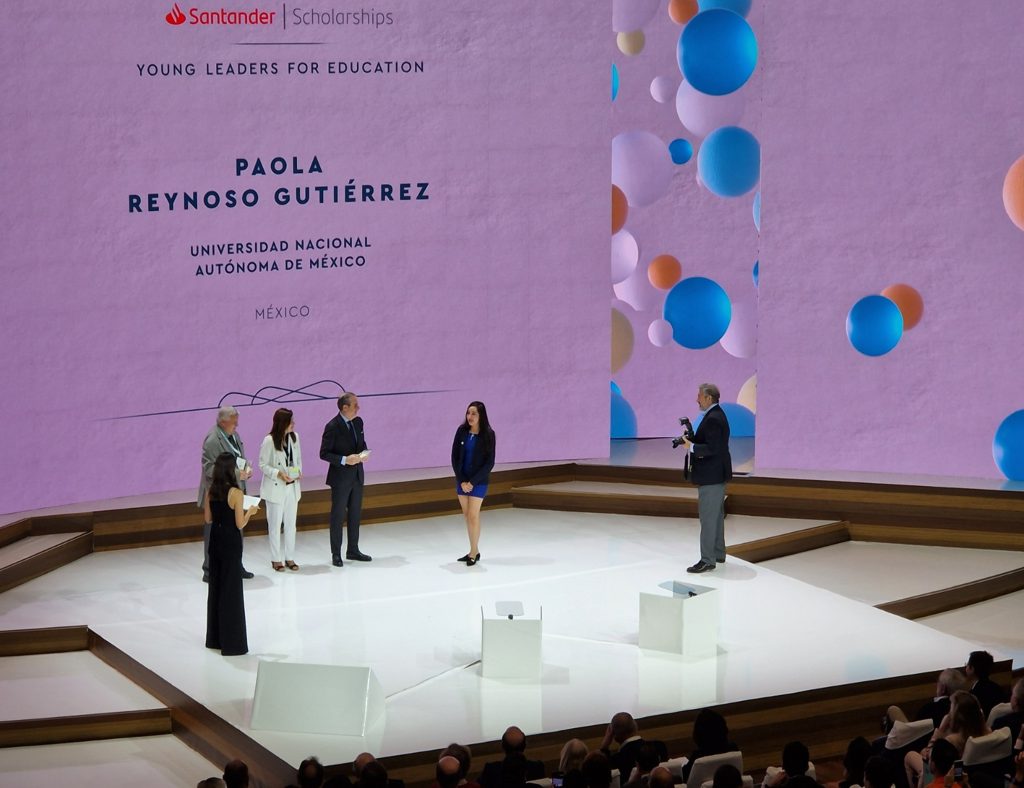 En España pude constatar que personas de México y de otras latitudes, reconocen a la UNAM como una universidad de primer mundo, enfatizó.