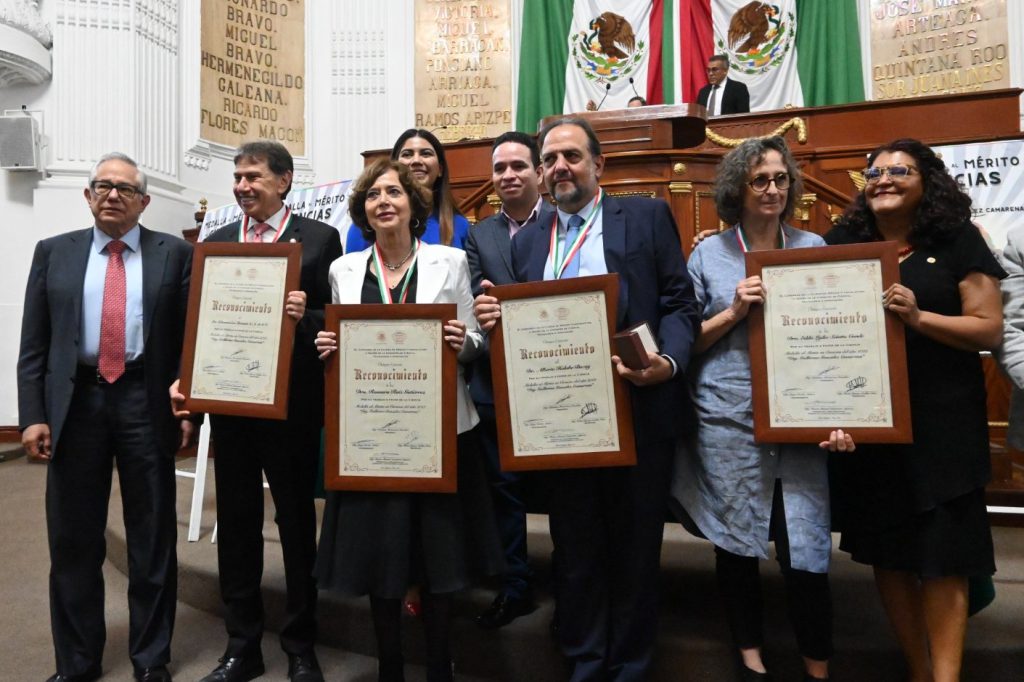 Reconoció el Congreso capitalino a las doctoras Rosaura Ruiz Gutiérrez, Edda Lydia Sciutto Conde.