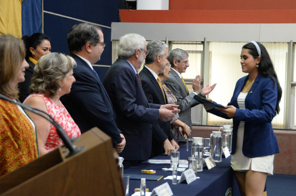 Elrector presidió la entrega de reconocimientos y medallas a consejeros universitarios que acabaron el encargo.