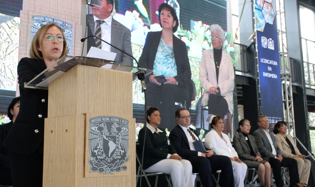 Leonardo Lomelí Vanegas y Rosa Amarilis Zárate Grajales presidieron la ceremonia “Paso de la Luz”.