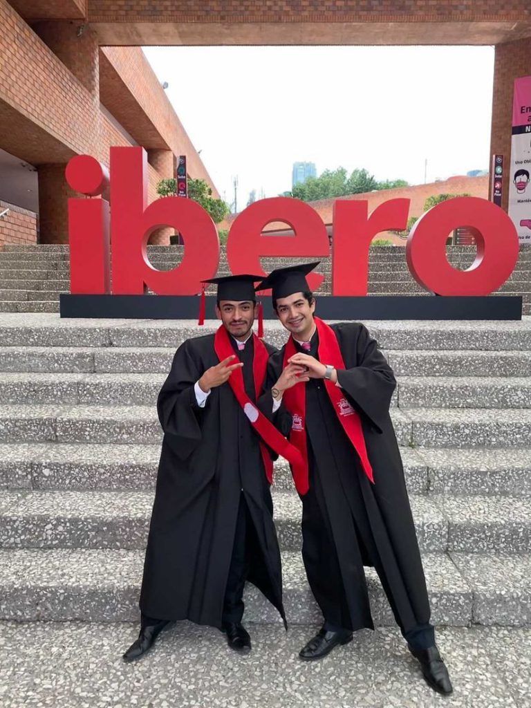 En la graduación Ignacio Pedroza Tello con Adolfo Micalco.