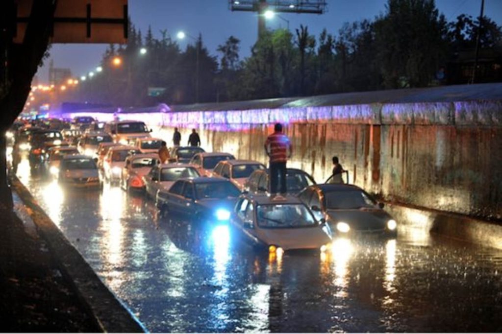 Inundaciones afectan zonas urbanas en México.