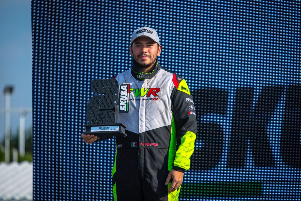 Nico Rivas con la camioneta 24 peleará por el liderato de Trucks México Serie.