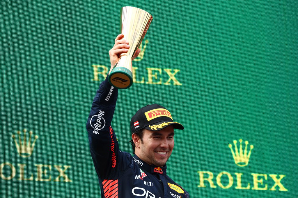 Sergio Checo Pérez, con su Red Bull, regresó al podio de la Fórmula 1, en el Gran Premio de Austria. Fotos: Twitter @SChecoPerez