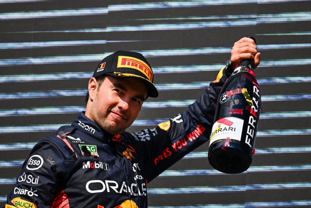 Podio para Checo Pérez cuando Red Bull se lleva el 1-2 en el Gran Premio de Bélgica.