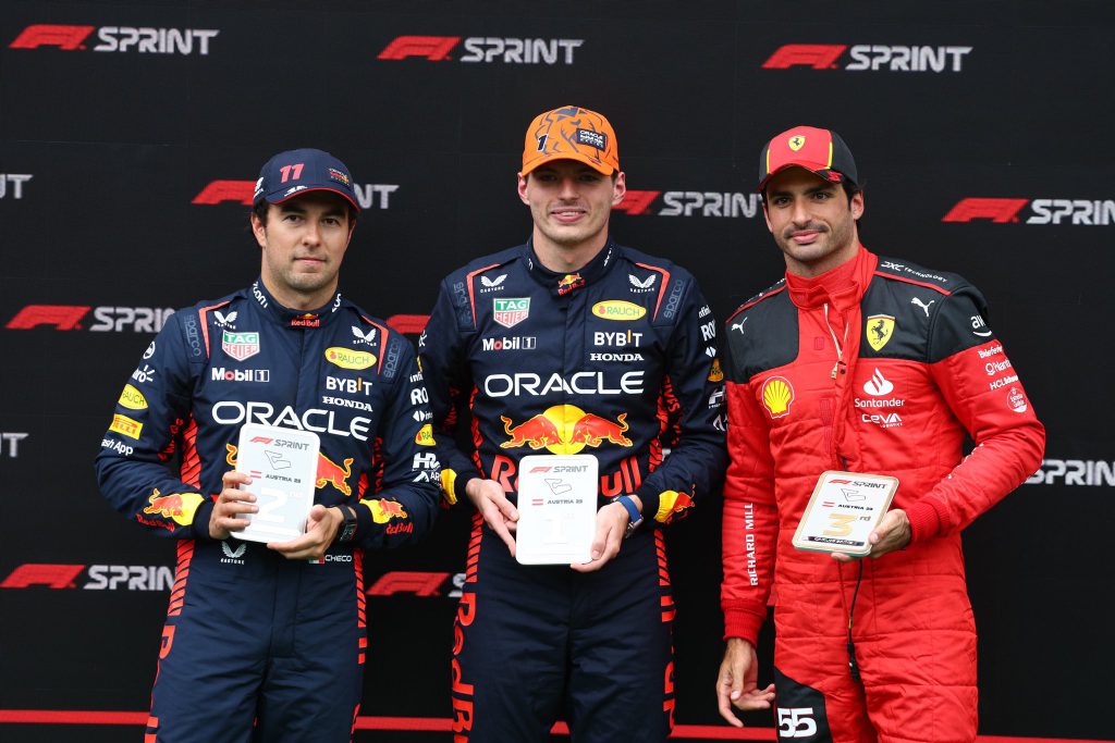 Ganó la carrera su coequipero Max Verstappen con Red Bull, el segundo puesto fue para Charles Leclerc, de Ferrari y Checo Pérez en tercero. Con Red Bull.