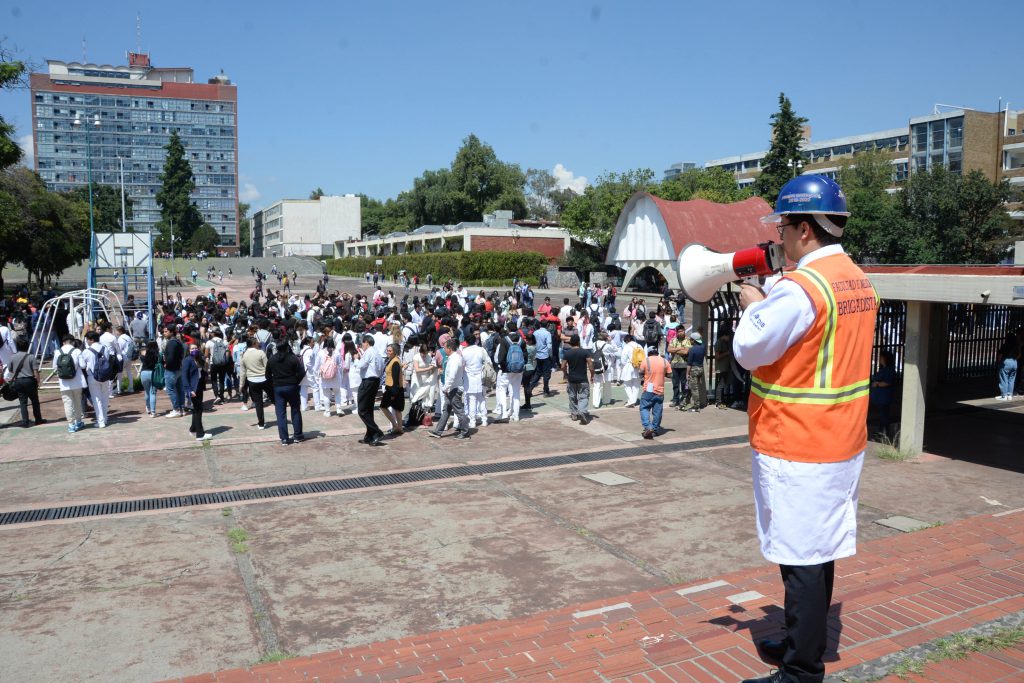 Masiva participación de universitarios en el 2º Simulacro Nacional 2023. Fueron alrededor de 165 mil integrantes de la UNAM los que participaron.