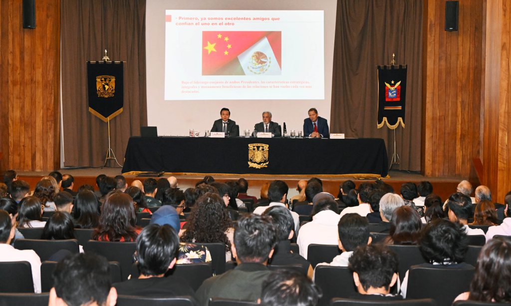 El Foro de Rectores Universitarios, donde participan 100 titulares de universidades, ofrece un gran futuro en las relaciones bilaterales, afirmó Zhang Run.