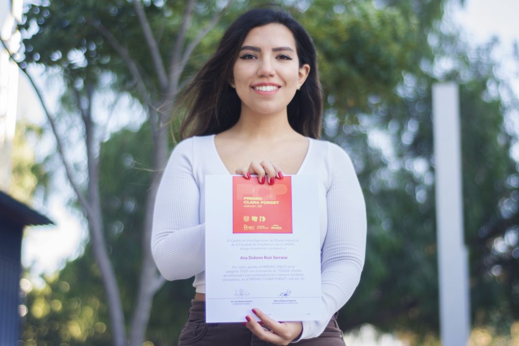 Ana Dolores Ruiz Serrano, egresada de la Licenciatura en Diseño Industrial de la Facultad de Ingeniería de la Universidad Autónoma de Querétaro.