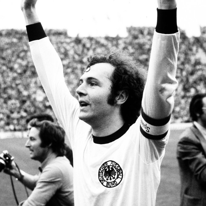 Franz Beckenbauer fue campeón del mundo como jugador y director técnico, presidente de comité organizador en 2006 como directivo. Descanse en paz el eterno Káiser.