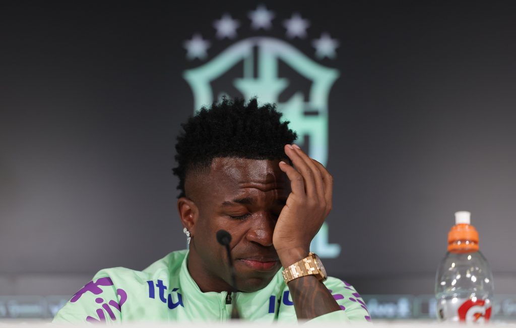 Vinícius Junior: Voy a seguir en el Real Madrid, el mejor equipo del mundo, porque el Presidente me apoya, el club me apoya y voy a seguir ganando muchas cosas.