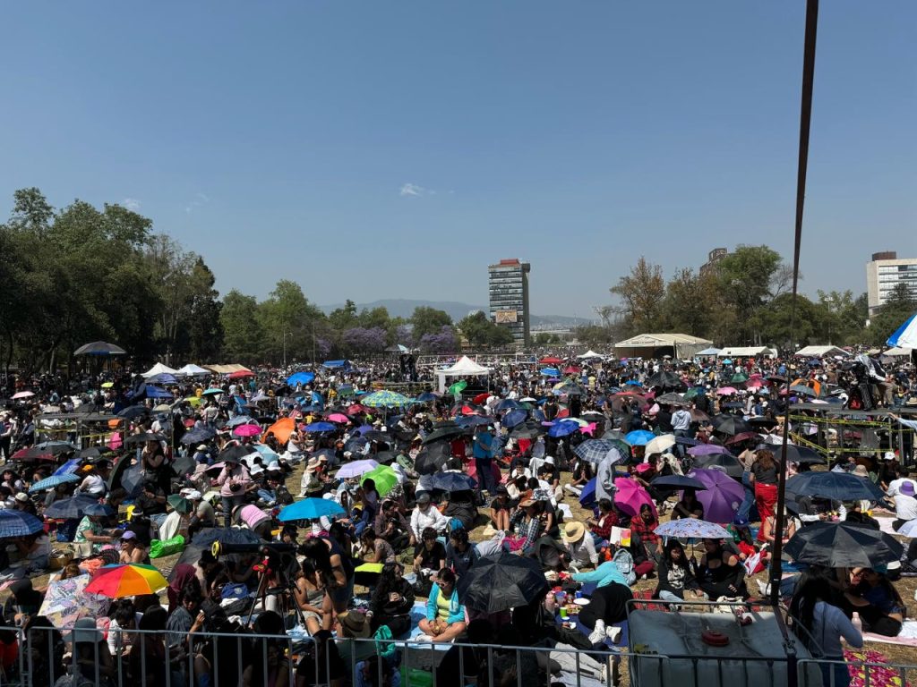 Más de 50 mil personas se acudieron a la fiesta del Eclipse 2024 en Las Islas de Ciudad Universitaria de la UNAM.