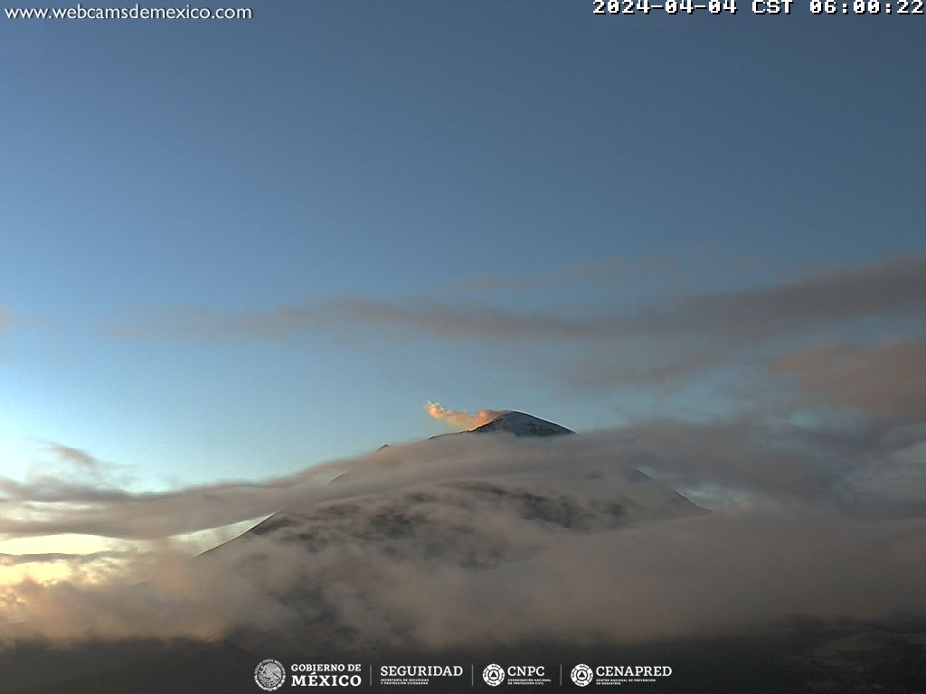 El Popocatépetl hoy 4 de abril de 2024 visto por Cenapred. Plataforma de la UNAM monitorea en tiempo real 83 volcanes en el mundo.