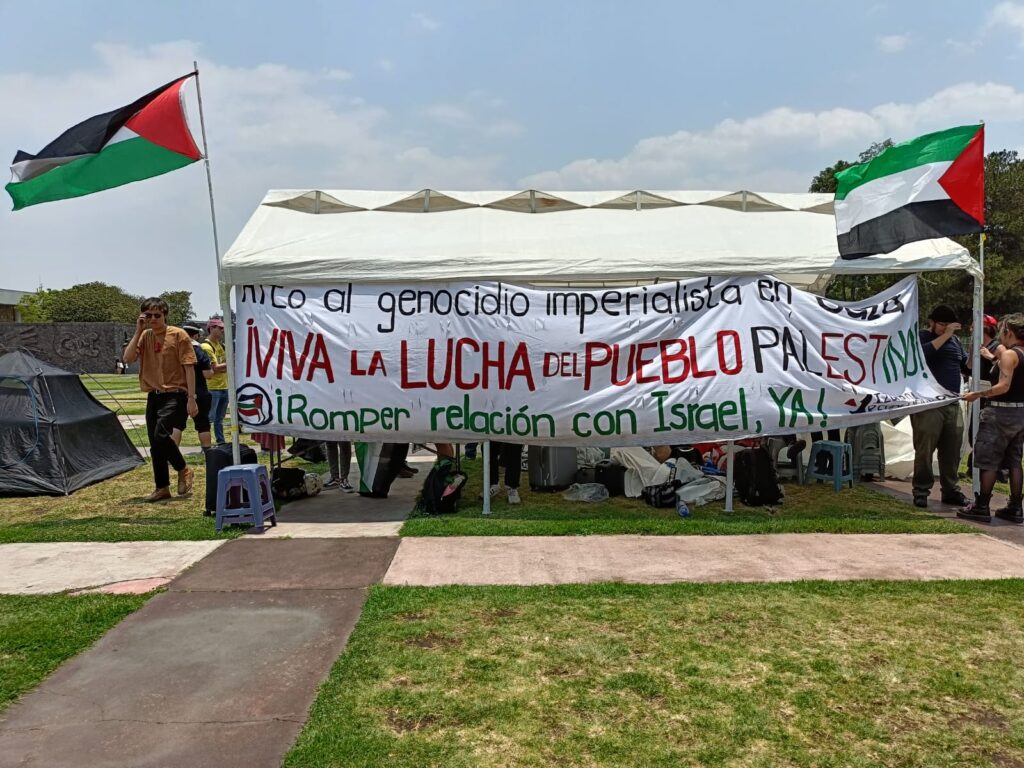 Estudiantes de UNAM instalan campamento en Las Islas de Ciudad Universitaria en apoyo a Palestina 