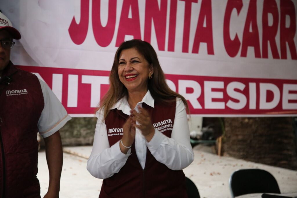 Carrillo Luna hizo un llamado a los habitantes a cerrar filas en torno al proyecto que encabeza, pues dijo que “sólo el pueblo puede salvar al pueblo y con la llegada de la cuarta trasformación se dignificaran las condiciones de vida de quienes habitan en Cuautitlán y en sus comunidades hoy tan olvidadas”.