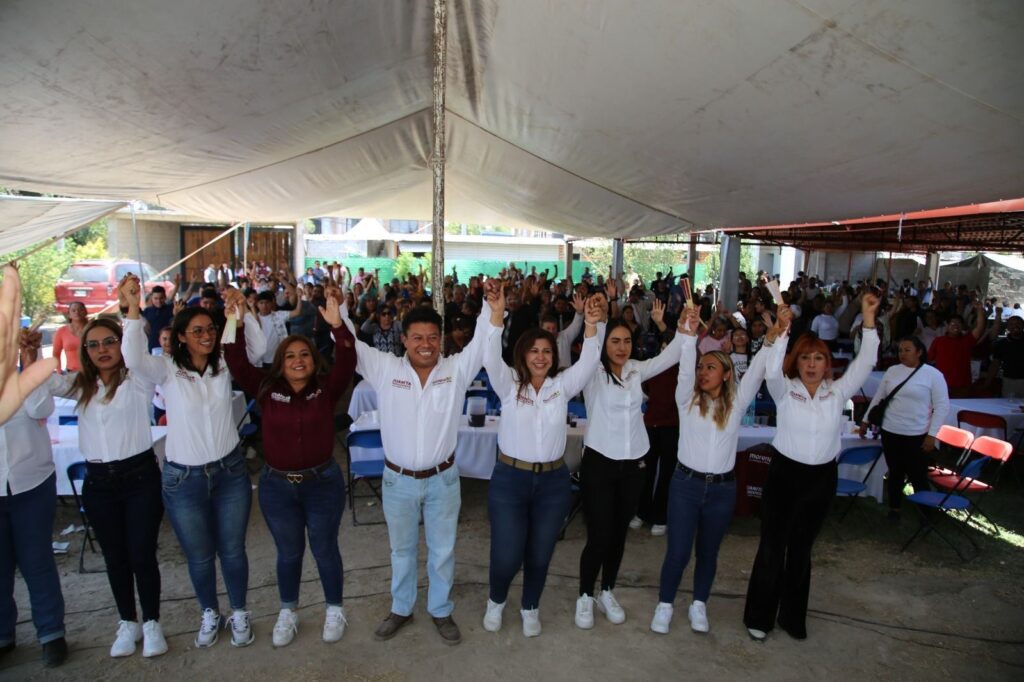 La candidata morenista a la alcaldía de Cuautitlán, Juanita Carrillo, celebró con los profesores el Día del Maestro.