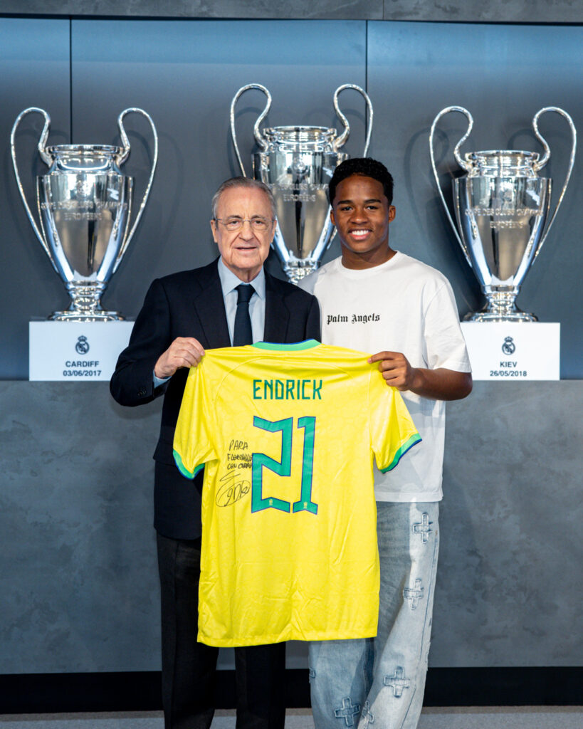El futbolista brasileño Endrick Felipe Moreira de Sousa juega como delantero. 