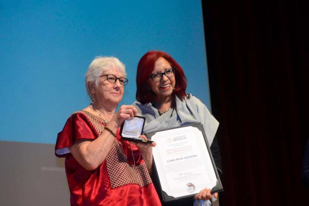 La ceremonia de entrega fue presidida por la secretaria de Educación Pública, Leticia Ramírez Amaya; también participó Luciano Concheiro Bórquez.