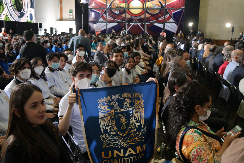 La UNAM ha cumplido una de sus tareas más relevantes: aportar a la sociedad profesionistas con las competencias para resolver los problemas que la aquejan, señaló la profesora emérita Laura Hernández Guzmán.