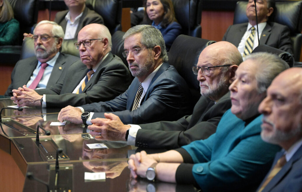 La defensa de la autonomía universitaria es inseparable de la defensa de los valores democráticos, agregó desde la tribuna del recinto parlamentario.