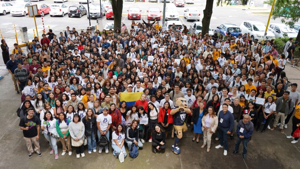 El rector dio la bienvenida a 344 estudiantes de movilidad: 193 internacionales y 151 nacionales.