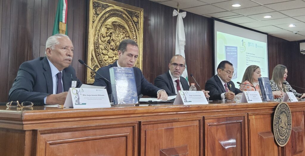 Guerra Álvarez participó en la presentación del libro Procedimiento Penal Acusatorio y Oral Mexicano, del juez y asesor de la Presidencia del órgano judicial, Víctor Hugo González Rodríguez.