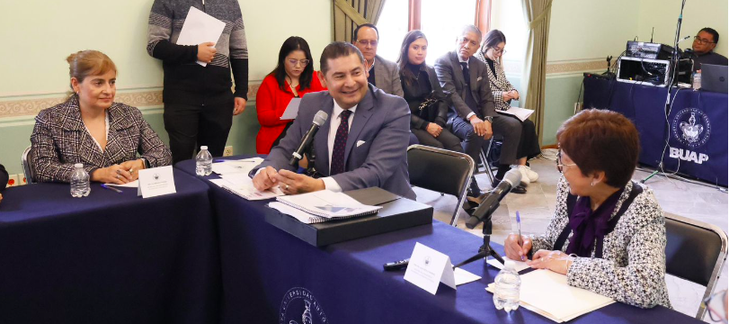 Alejandro Armenta reafirmó su interés en hacer sinergia con los proyectos universitarios para convertir a Puebla en la capital de la tecnología y la sostenibilidad. El gobernador electo sostuvo una reunión de trabajo con la rectora de la BUAP Lilia Cedillo.