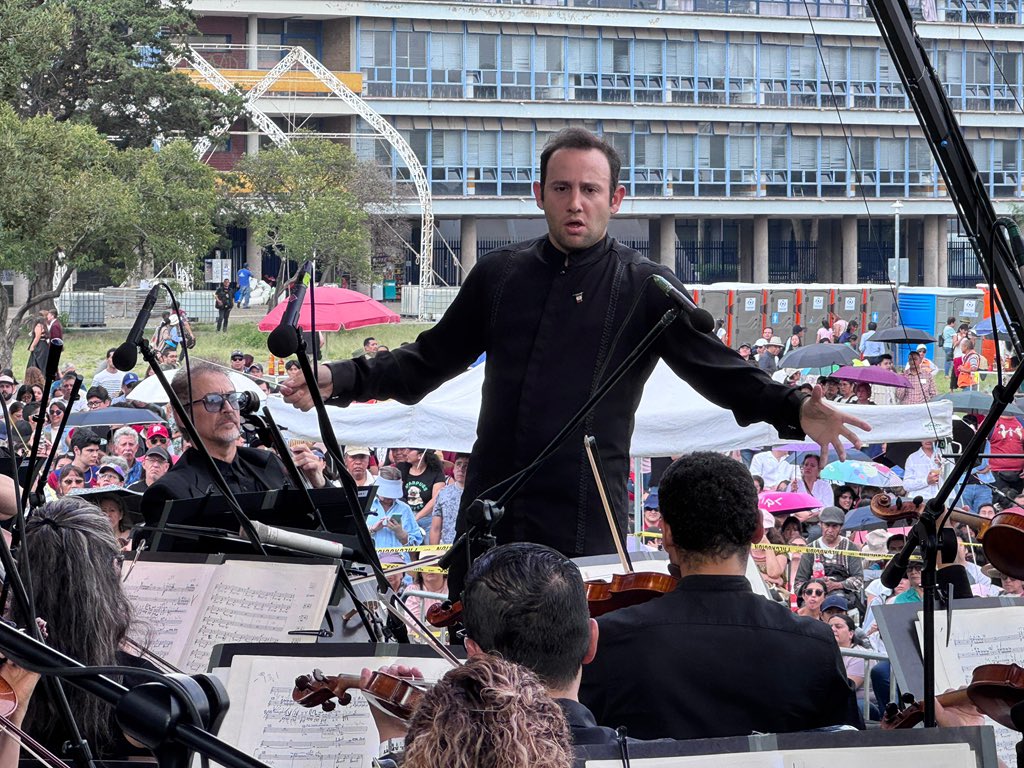 Festejan con la Orquesta Sinfónica de Minería 114 años de ser la Universidad de la Nación. Raúl Aquiles Delgado, director musical.