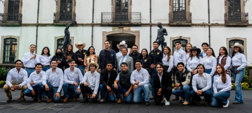 El futuro del campo mexicano está en los jóvenes, señalan estudiantes de la Universidad Autónoma Chapingo.