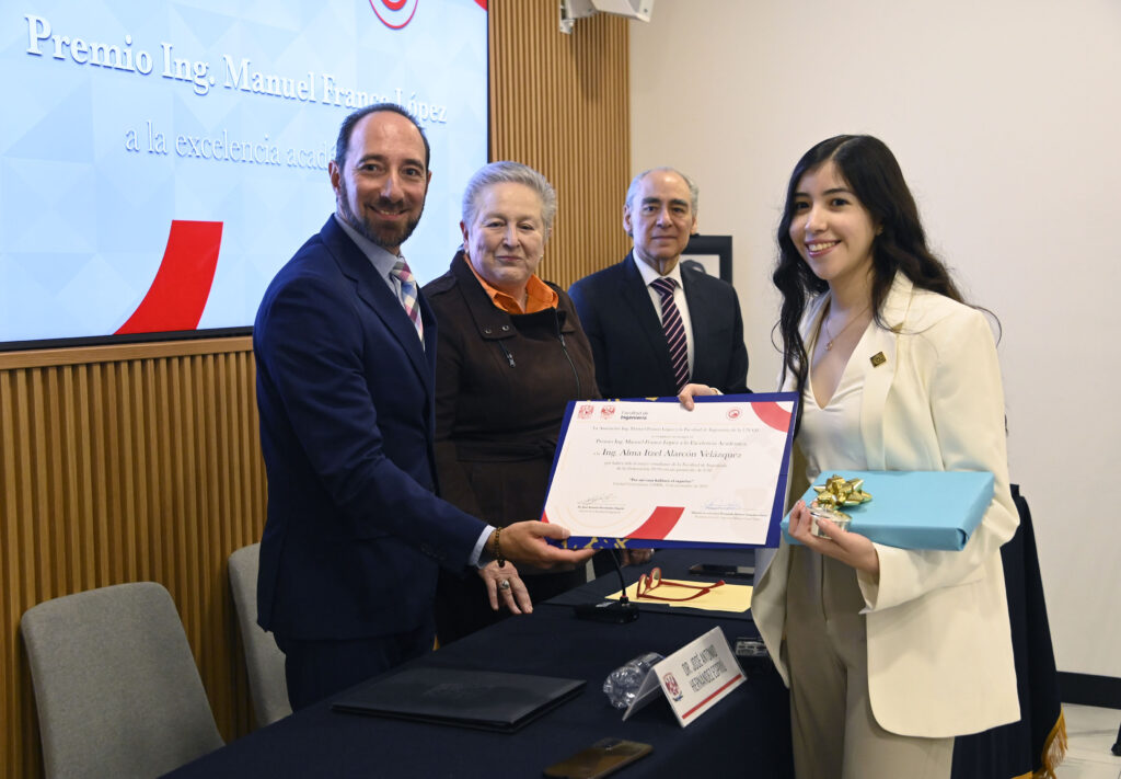 Alma Itzael Alarcón, de Ingeniería Industrial, agradeció a la UNAM por proporcionar a sus alumnas y alumnos educación integral, así como a sus profesores por su ética y empatía.