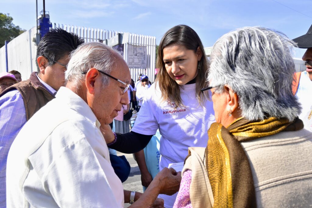 La alcaldesa agradeció la invitación de los Naturales de Azcapotzalco y se comprometió brindar todo su apoyo a los pueblos y barrios originarios.