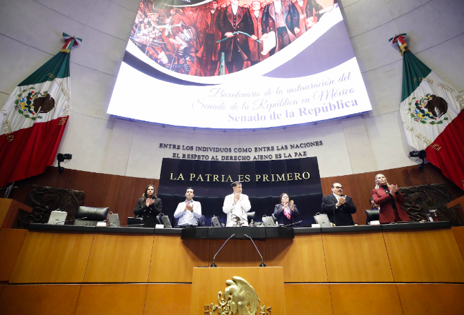 Gerardo Fernández Noroña, presidente de la Mesa Directiva, dio a conocer a la asamblea sobre el fallecimiento de Silvia Pinal ocurrido esta tarde a los 93 años.