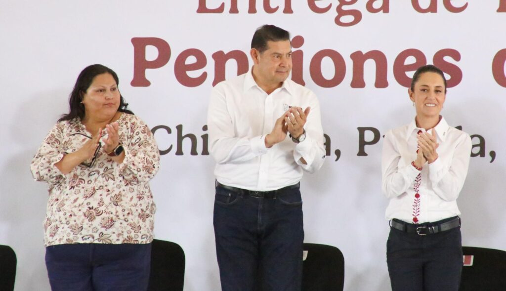 El gobernador de Puebla, Alejandro Armenta, afirmó que el Estado apoyará a las y los 3.5 millones de poblanos que radican en la Unión Americana.