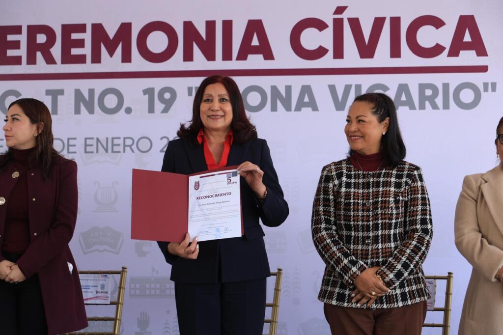 La Vocacional 19 “Leona Vicario”, construida en la anterior administración municipal, atiende a 2 mil 732 estudiantes; el 60% son de Tecámac, el resto provienen de Zumpango, Tonanitla, la región de las Pirámides y Ecatepec.