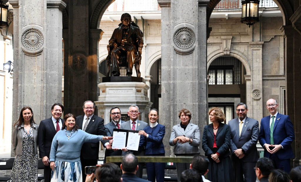 Implica el apoyo y compromiso de los nueve planteles de la Escuela Nacional Preparatoria y de los cinco del Colegio de Ciencias y Humanidades, para atender y recibir a cerca de 34 mil alumnas y alumnos, indicó el Rector.