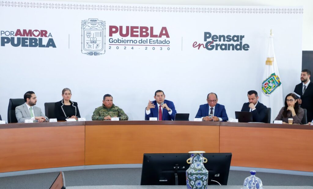 Salvatore Mele, consejero de relaciones internacionales del CERN, reconoció la visión del Gobierno del Estado en convertir a Puebla en centro de desarrollo tecnológico, pues indicó que es la nueva economía para el futuro.