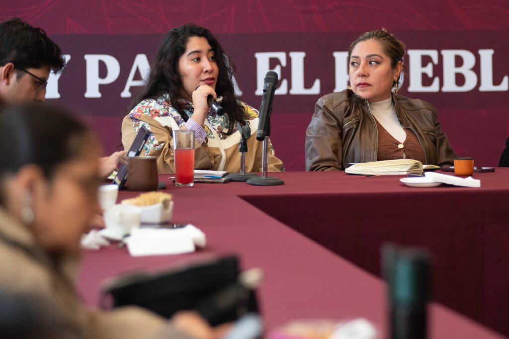 Morena en el Congreso de la Ciudad de México.
En reunión con la titular del Instituto de la Juventud local, Marcela Fuente Castillo, la Coordinadora de Morena, Xóchitl Bravo Espinosa.