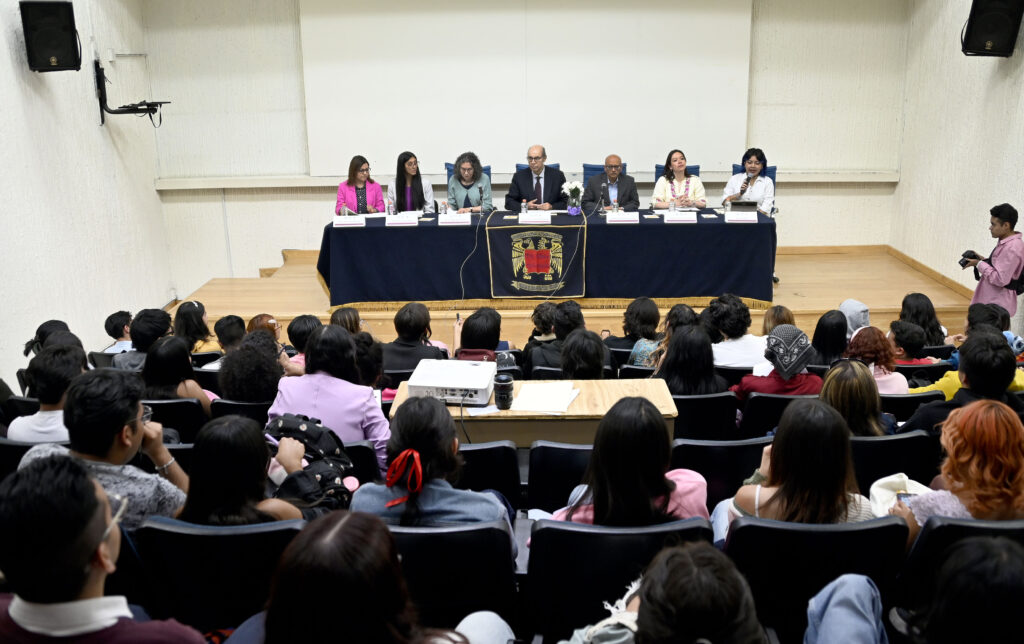 Jornada 8M. Hacia una universidad libre de violencia: Mónica Amilpas García, Alejandra García Cruz, Selene Romero Gutiérrez, Alejandro Chanona Burguete y Dámaso Morales Ramírez.