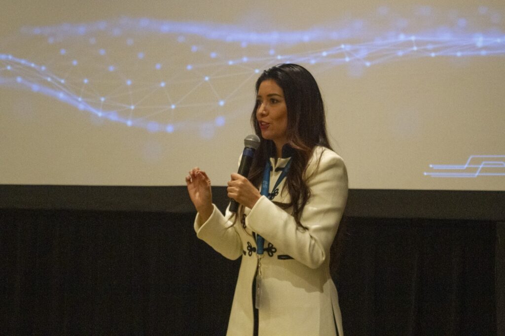 4YOU utiliza técnicas basadas en aprendizaje automático para proteger y optimizar los dispositivos de sus usuarios. Se convierte en un “aliado en materia de ciberseguridad” para hogares y empresas.