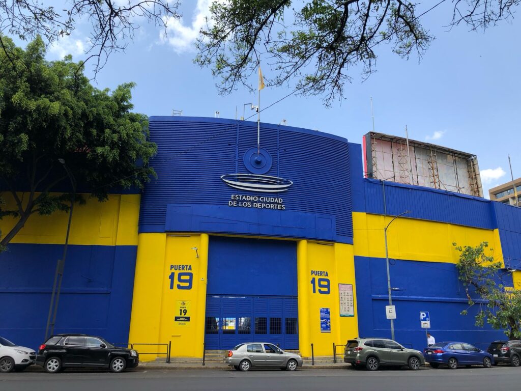 América recibe en la capital del país, Estadio Ciudad de los Deportes al Tigres de la UANL.